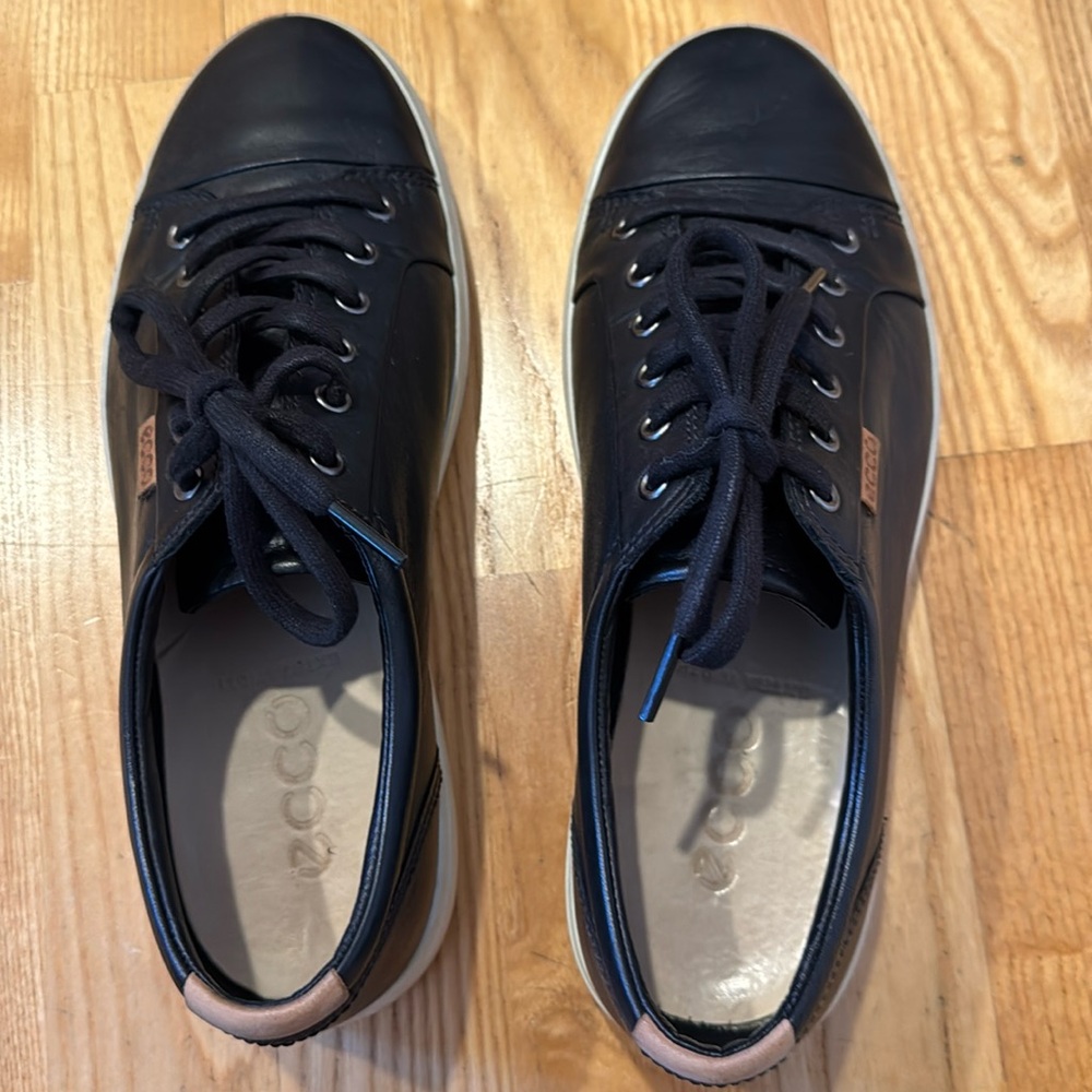 Ecco Casual Soft 7 Black Sneaker Mens size 9